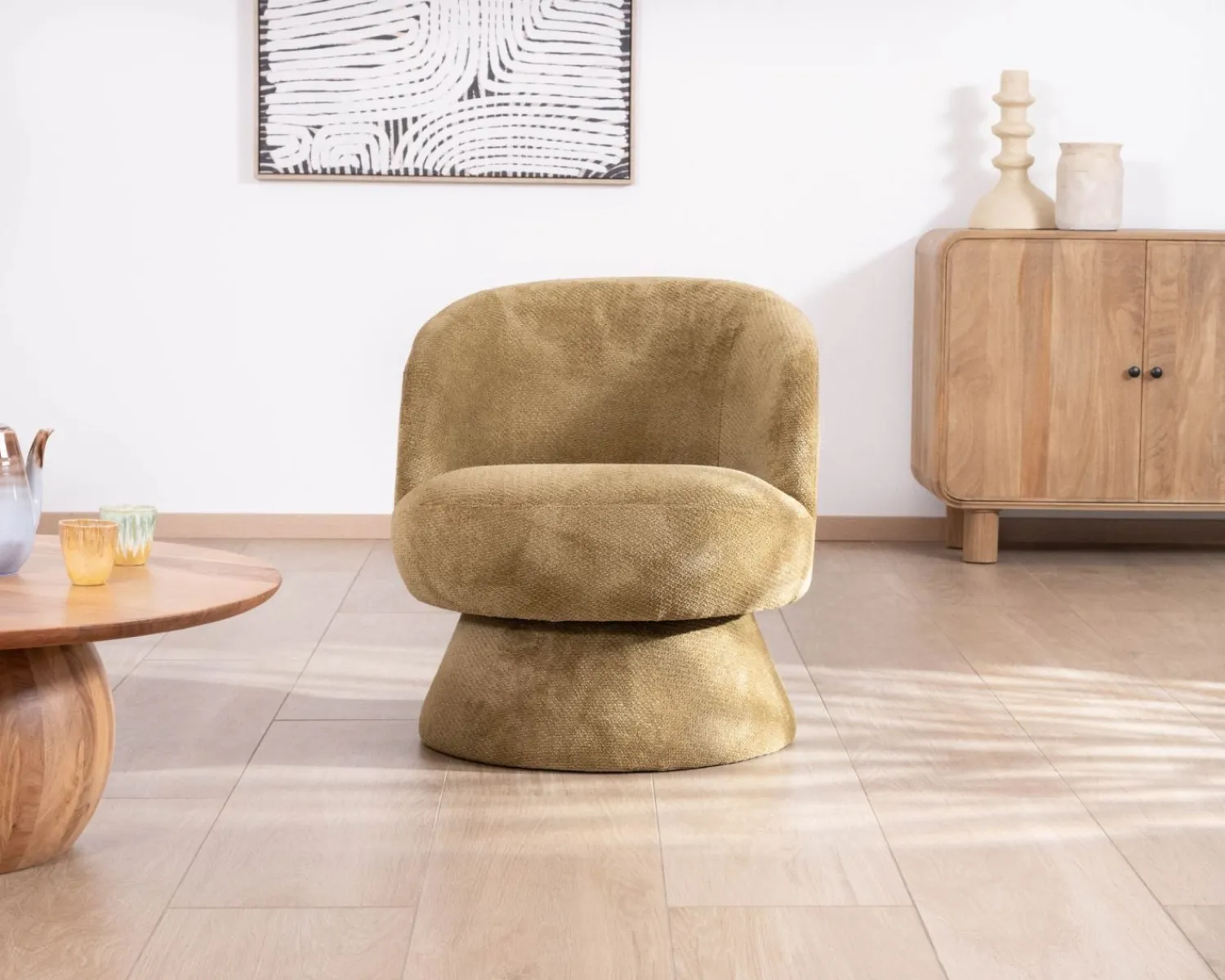 Meuble House Chauffeuse design enveloppant sur pied 360° en tissu chenillé vert doré "Ladoga"