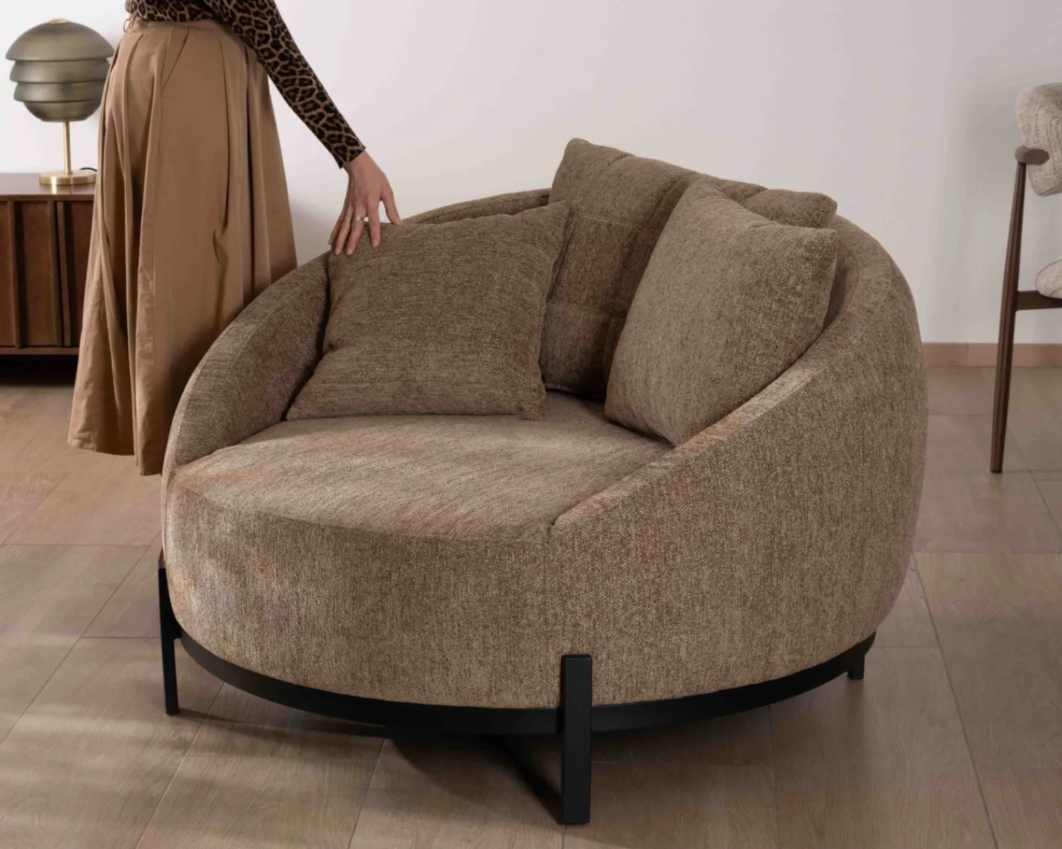 Meuble House Chauffeuse XL en tissu bouclette taupe "Sweet Culture" 120 cm ultra confort Discount