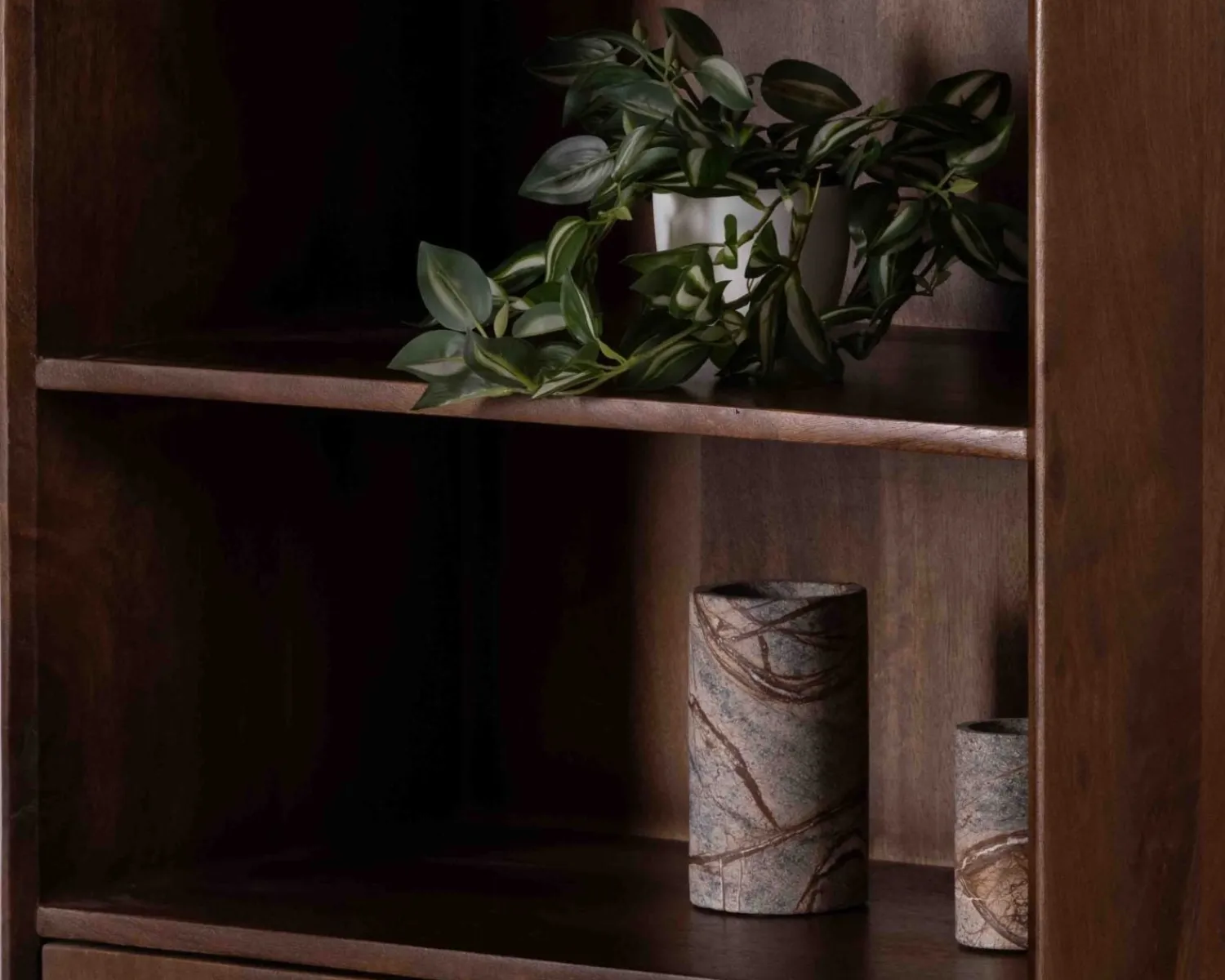 Meuble House Colonne de rangement rétro en manguier massif foncé 60 cm "Kaldo" Esprit mid-century Hot