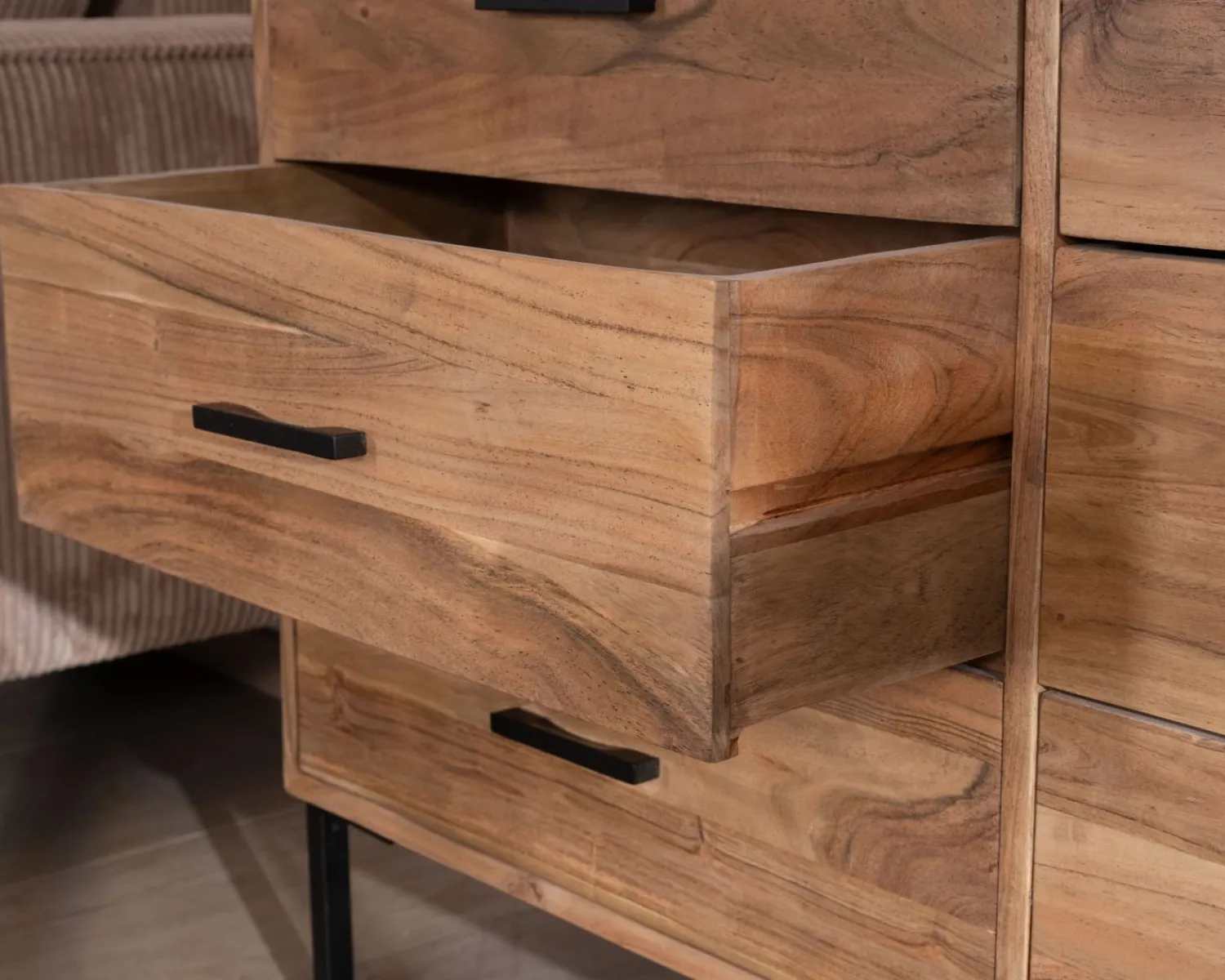 Meuble House Commode 6 tiroirs "Conoa" acacia et pieds métal noir Best