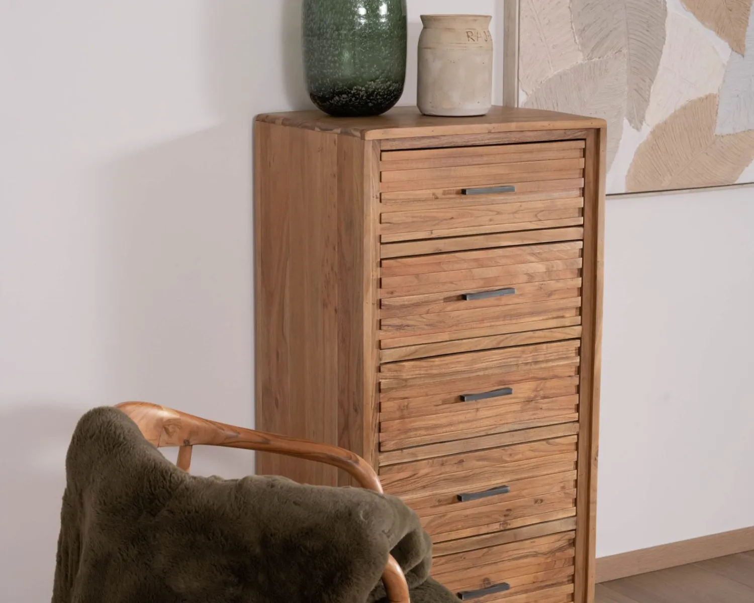 Meuble House Commode verticale 5 tiroirs "Conoa" en acacia avec façades cannelées