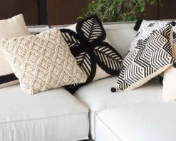 Meuble House Coussin brodé motif feuillage ultra graphique 