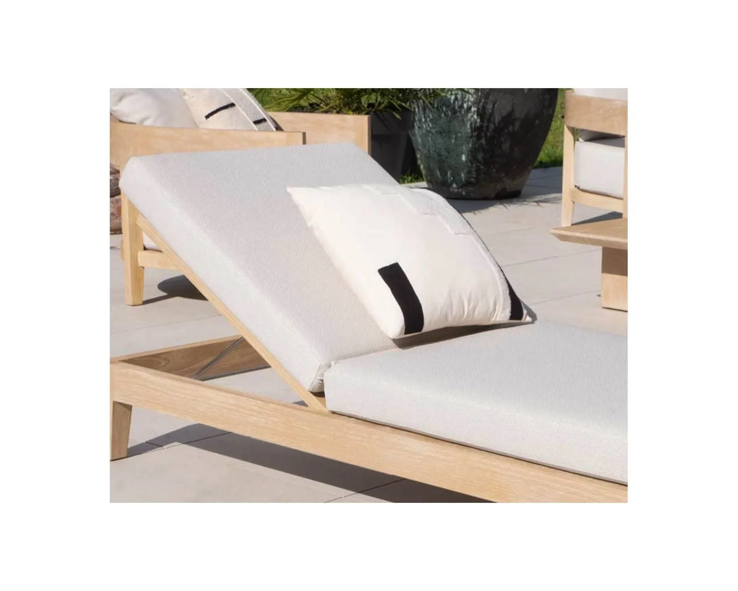Meuble House Coussin carré design en coton brodé blanc et noir "Kavon" 45x45cm Online