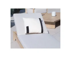 Meuble House Coussin carré design en coton brodé blanc et noir