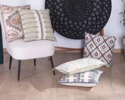 Meuble House Coussin en tissu motif floral vert rose 