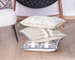 Meuble House Coussin en tissu motif floral vert rose 