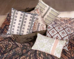 Meuble House Coussin imprimé motif ethnique 