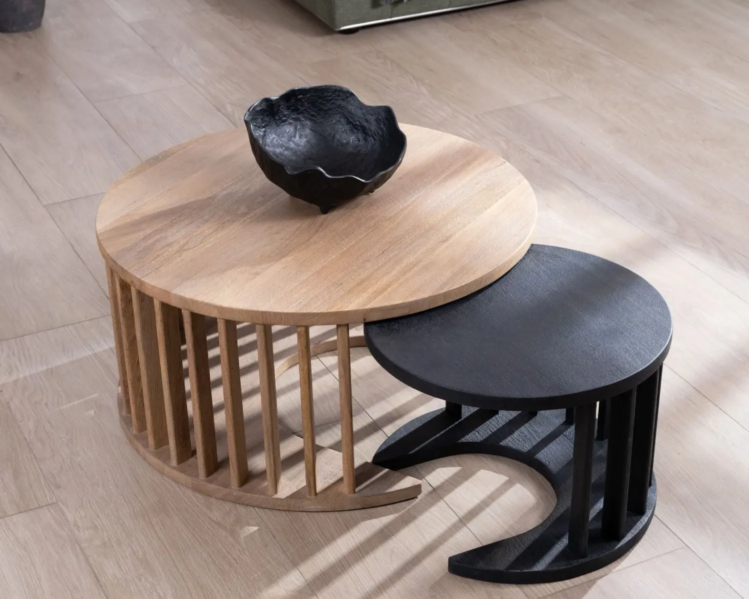 Meuble House Duo de tables basses rondes en manguier sablé marron et noir "Koneks" Hot