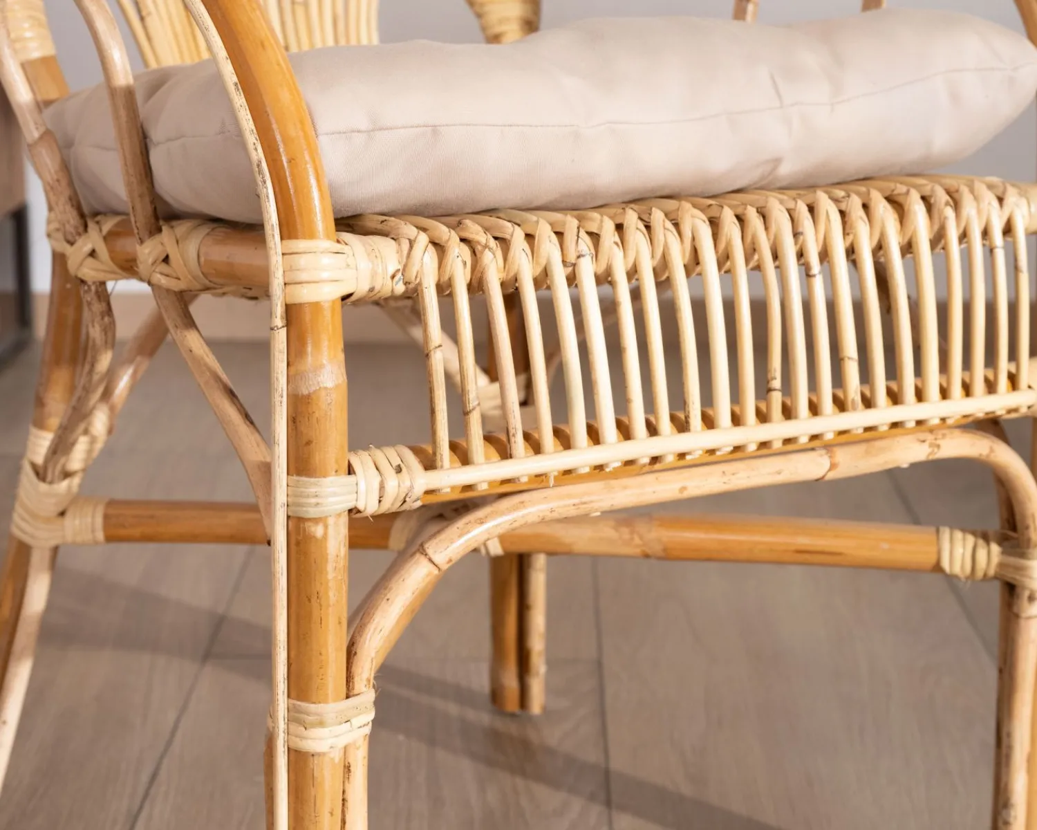 Meuble House Elégant fauteuil de jardin en rotin avec assise rembourrée "Noho"