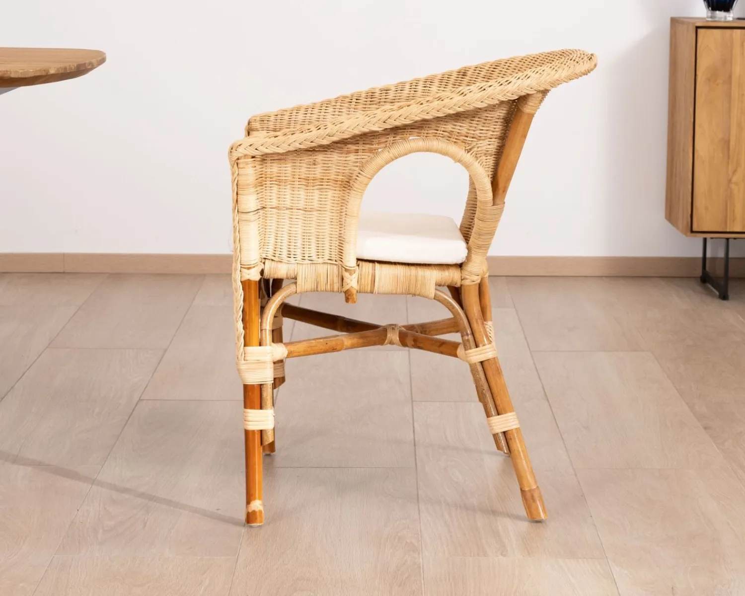 Meuble House Elégant petit fauteuil en rotin tressé avec assise tissu "Noho" New
