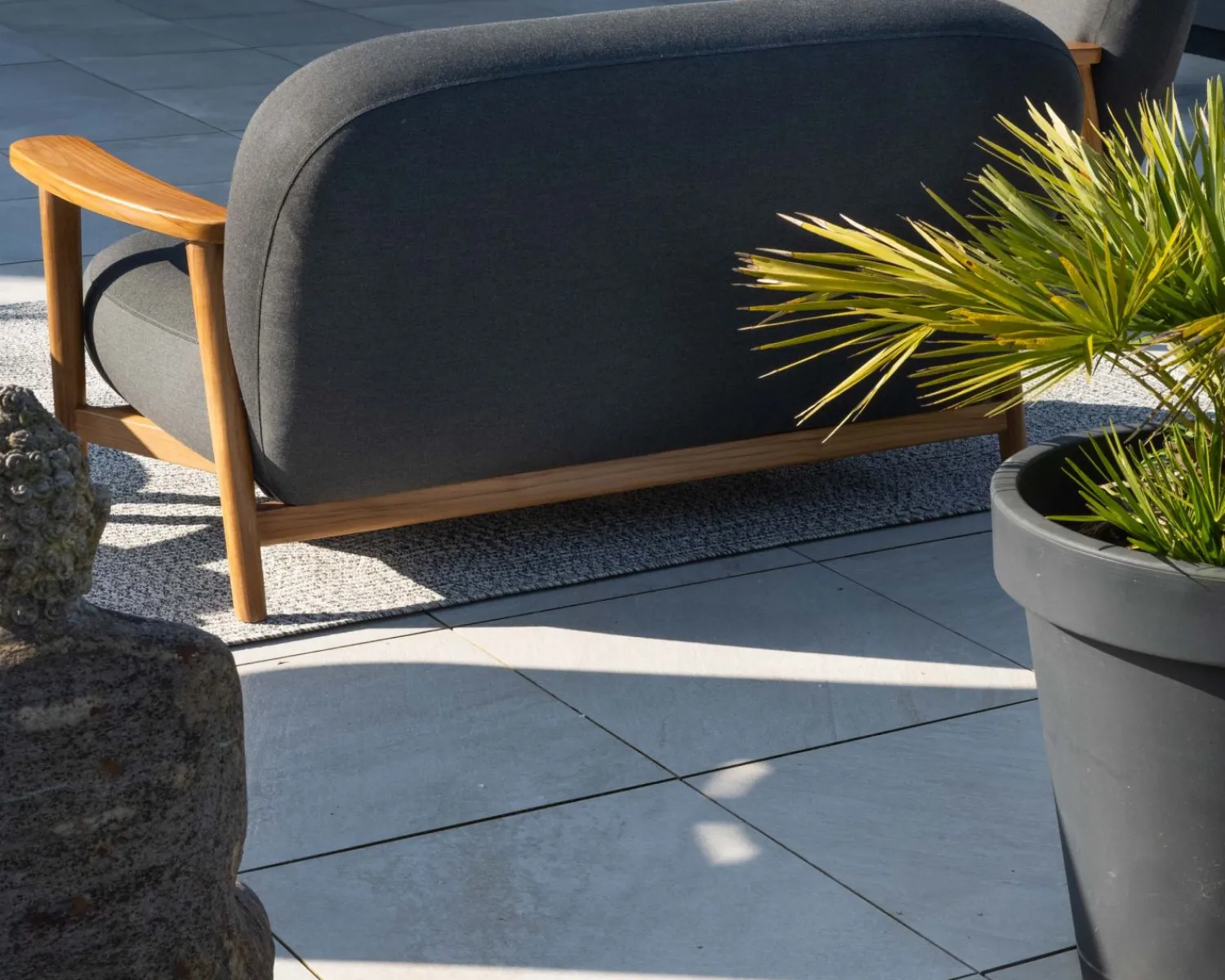 Meuble House Ensemble canapé et fauteuil de jardin en tissu gris foncé "Aristochair" New