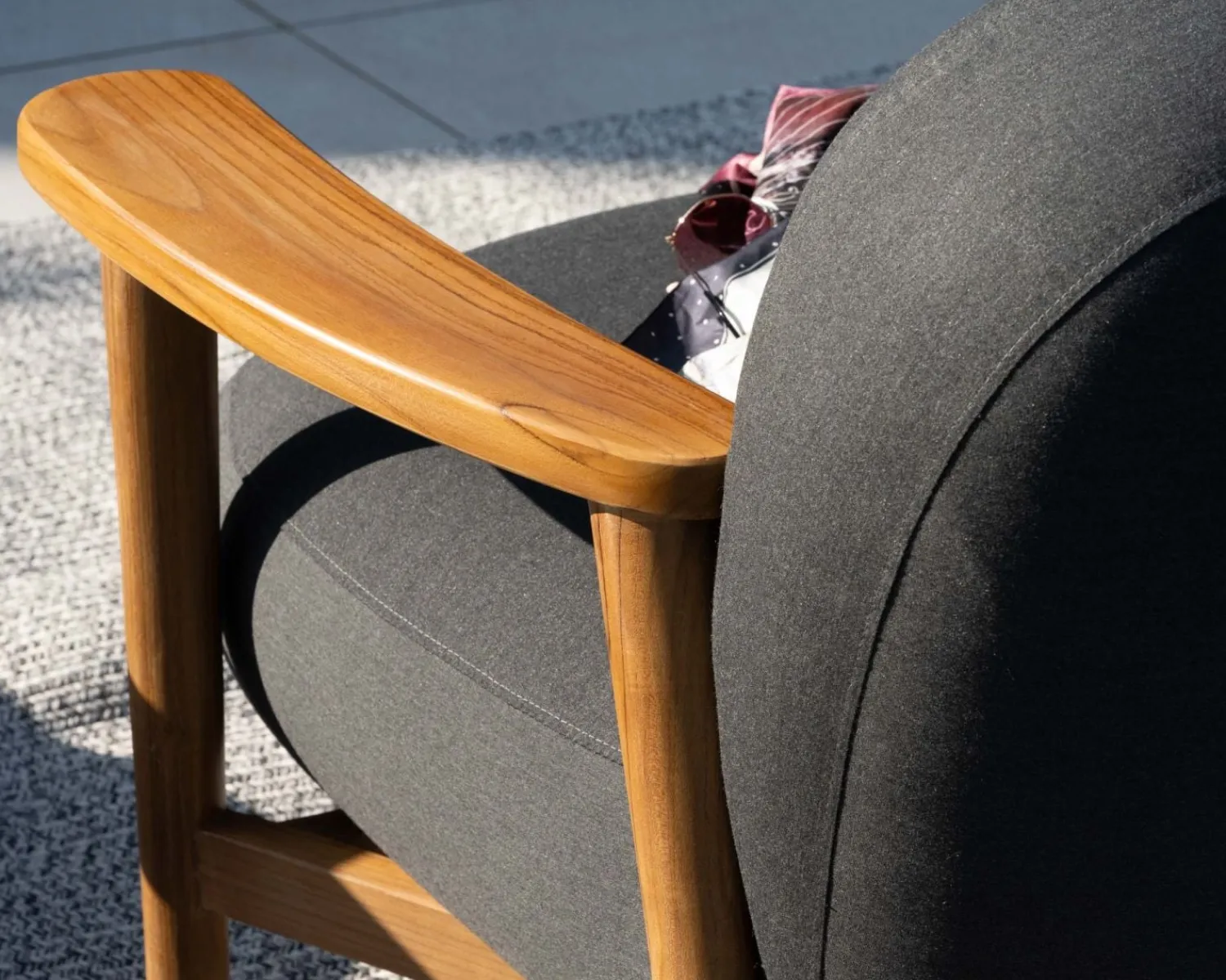 Meuble House Ensemble canapé et fauteuil de jardin en tissu gris foncé "Aristochair" New