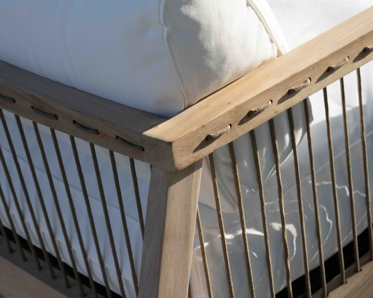 Meuble House Ensemble canapé et fauteuils matelassés en teck et corde "Rafita" Sale