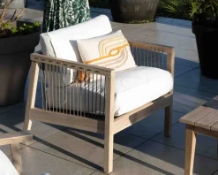 Meuble House Ensemble canapé et fauteuils matelassés en teck et corde