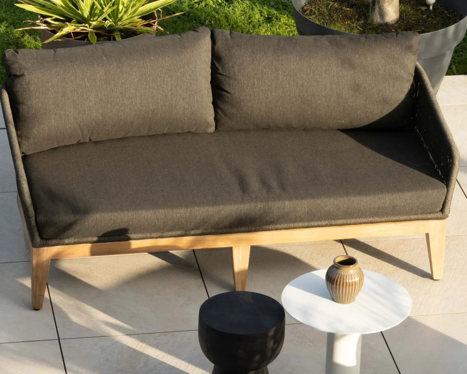 Meuble House Ensemble de jardin haut de gamme 3 pièces en teck et tissu gris foncé "Tuléo" Clearance