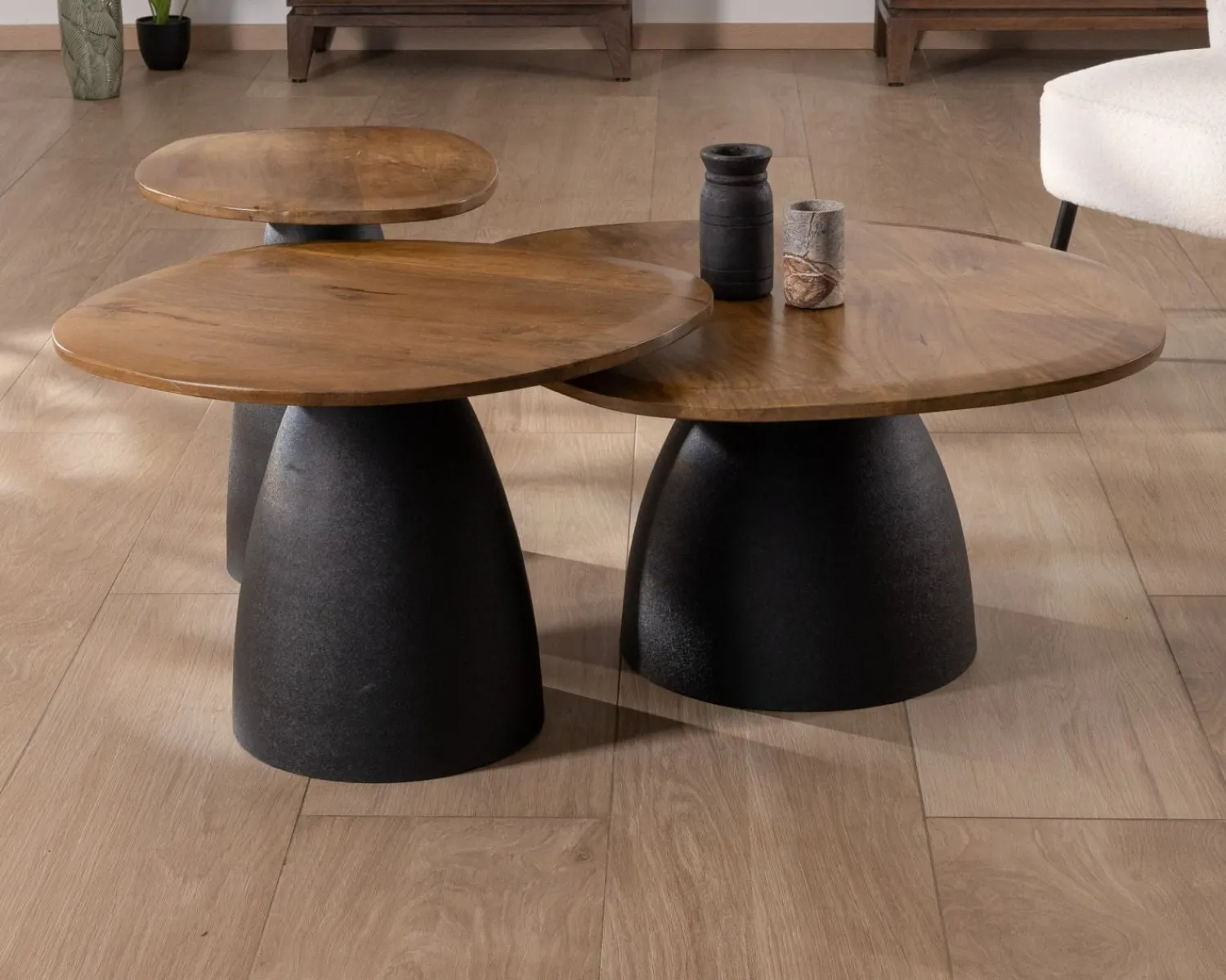 Meuble House Ensemble de 3 tables basses en bois et métal formes galets naturels "Daun" Sale