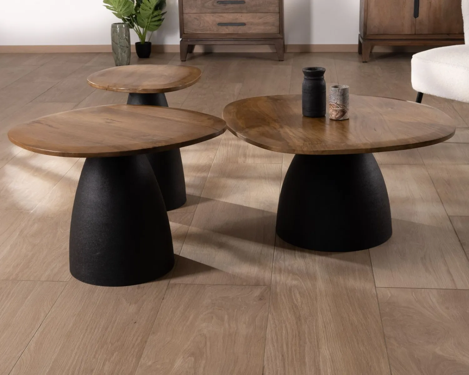 Meuble House Ensemble de 3 tables basses en bois et métal formes galets naturels "Daun" Sale