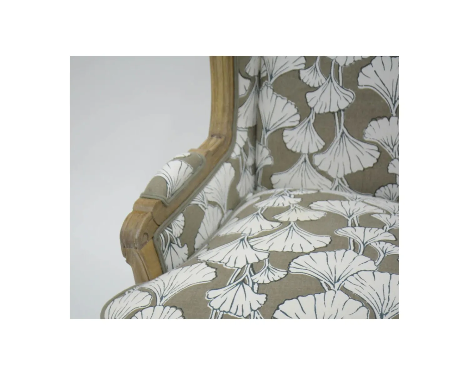Meuble House Fauteuil bergère imprimé ginko taupe et crème "Sofia" ultra confort Hot
