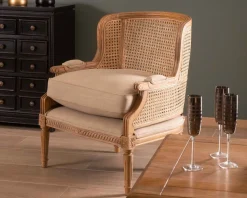 Meuble House Fauteuil cannage et bois sculpté esprit vintage chic