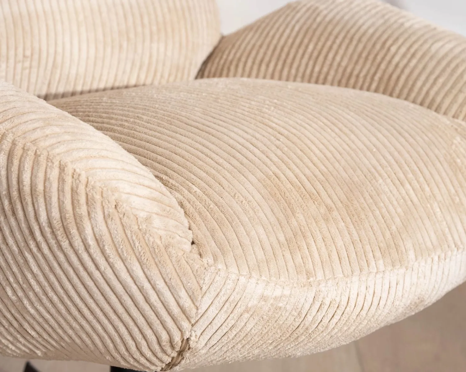 Meuble House Fauteuil confort et pivotant en velours camel beige "Bissett" Sale