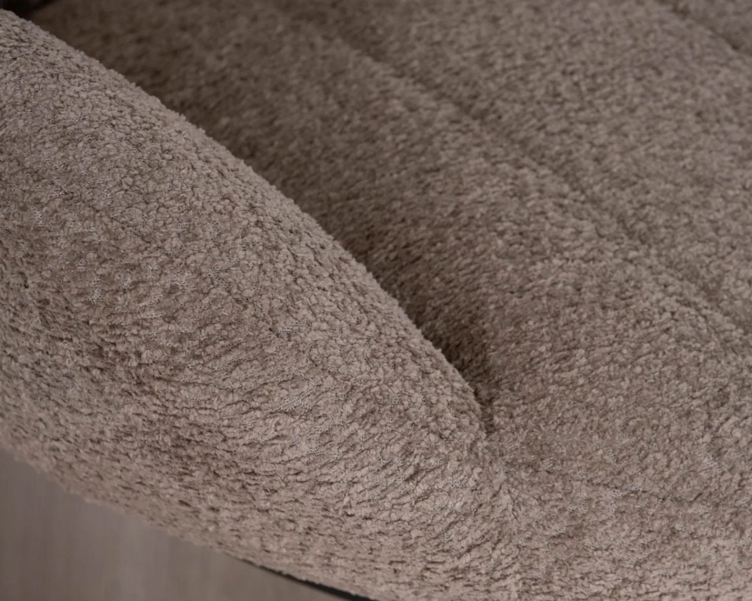 Meuble House Fauteuil de détente à bascule contemporain en tissu bouclette taupe "Calista" Sale