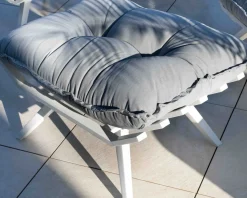 Meuble House Fauteuil de détente en tissu gris clair grand confort avec pouf "Lisca" Hot
