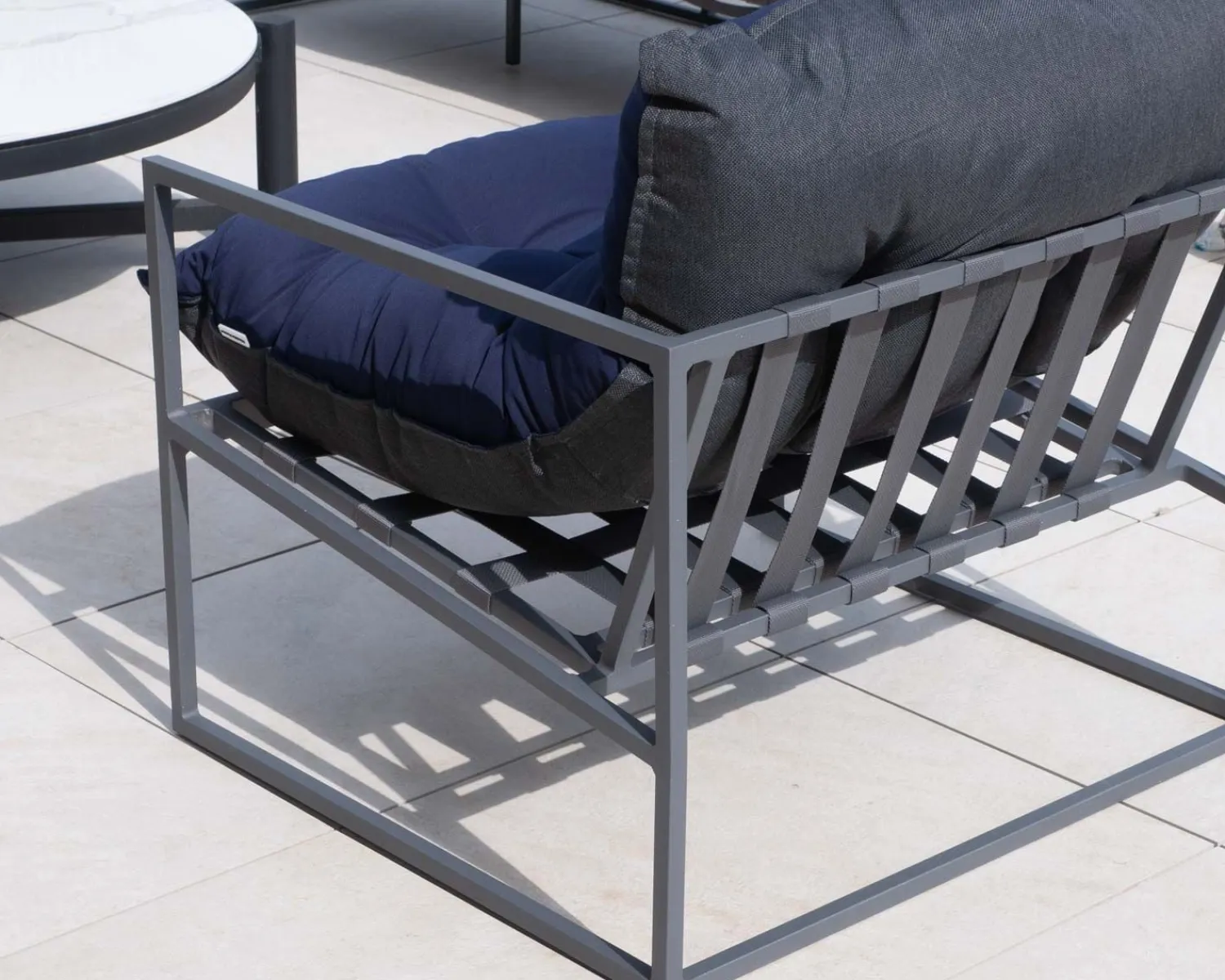 Meuble House Fauteuil de jardin chic et confortable bleu foncé et aluminium gris "Maluku Island" Discount