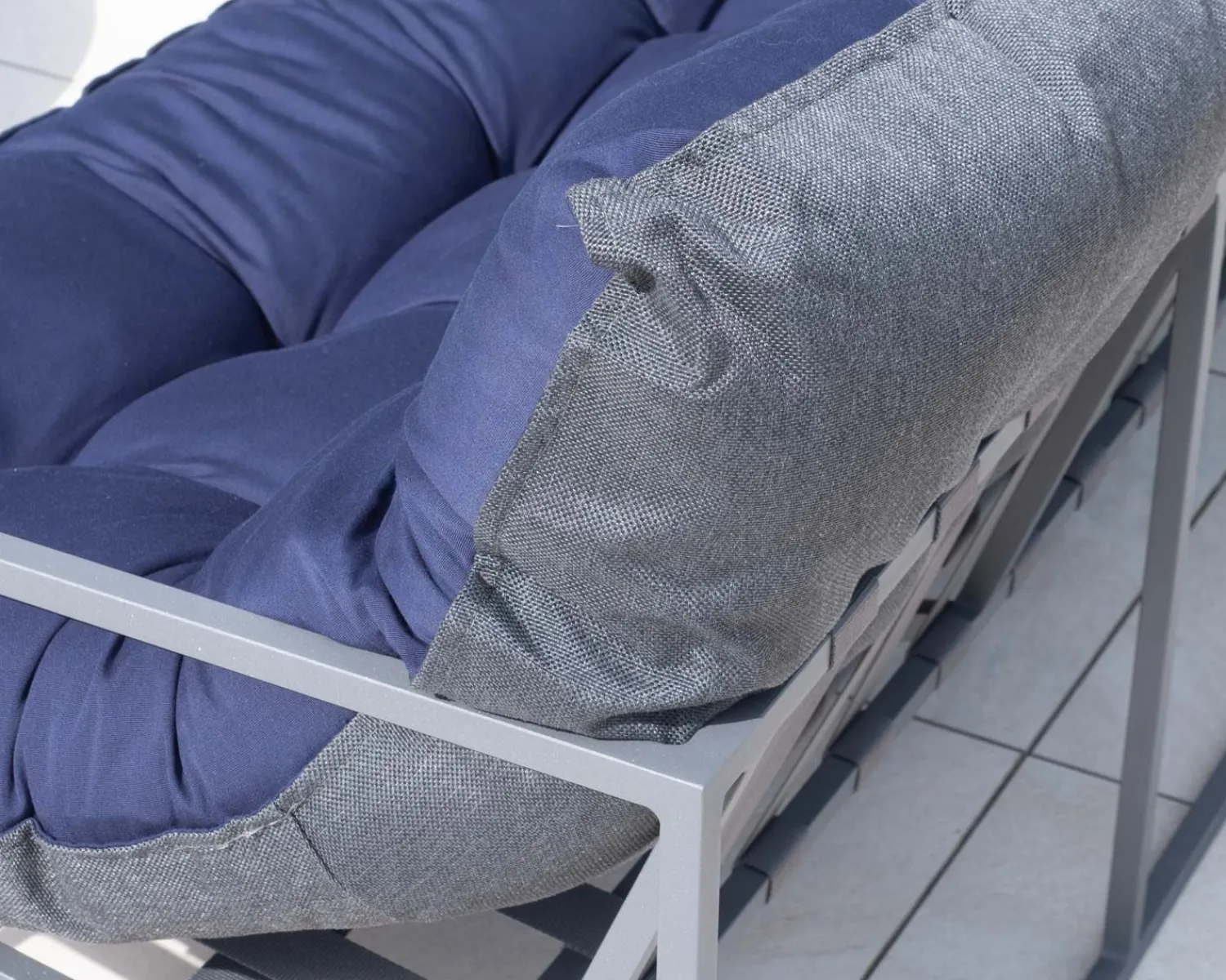 Meuble House Fauteuil de jardin chic et confortable bleu foncé et aluminium gris "Maluku Island" Discount