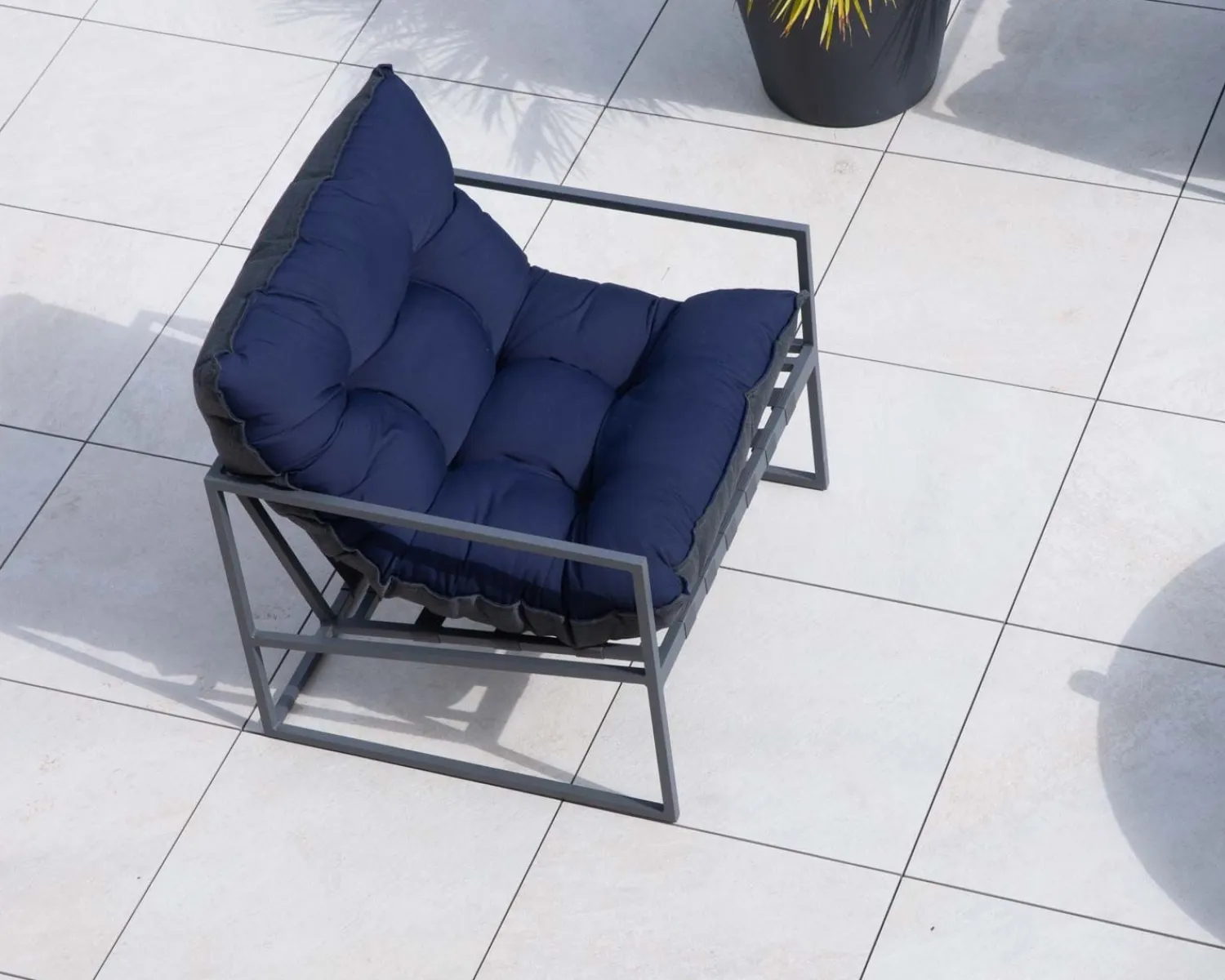 Meuble House Fauteuil de jardin chic et confortable bleu foncé et aluminium gris "Maluku Island" Discount