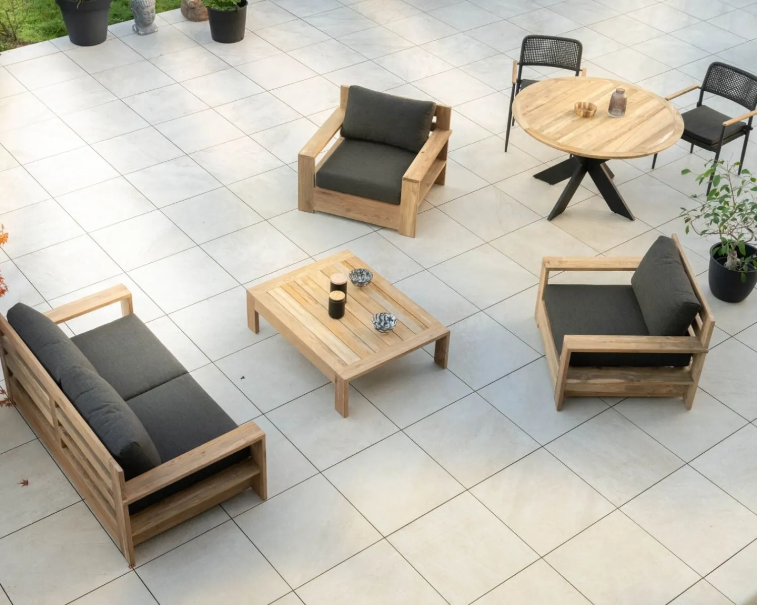 Meuble House Fauteuil de jardin haut de gamme "Zénith" en teck matelassé tissu gris foncé