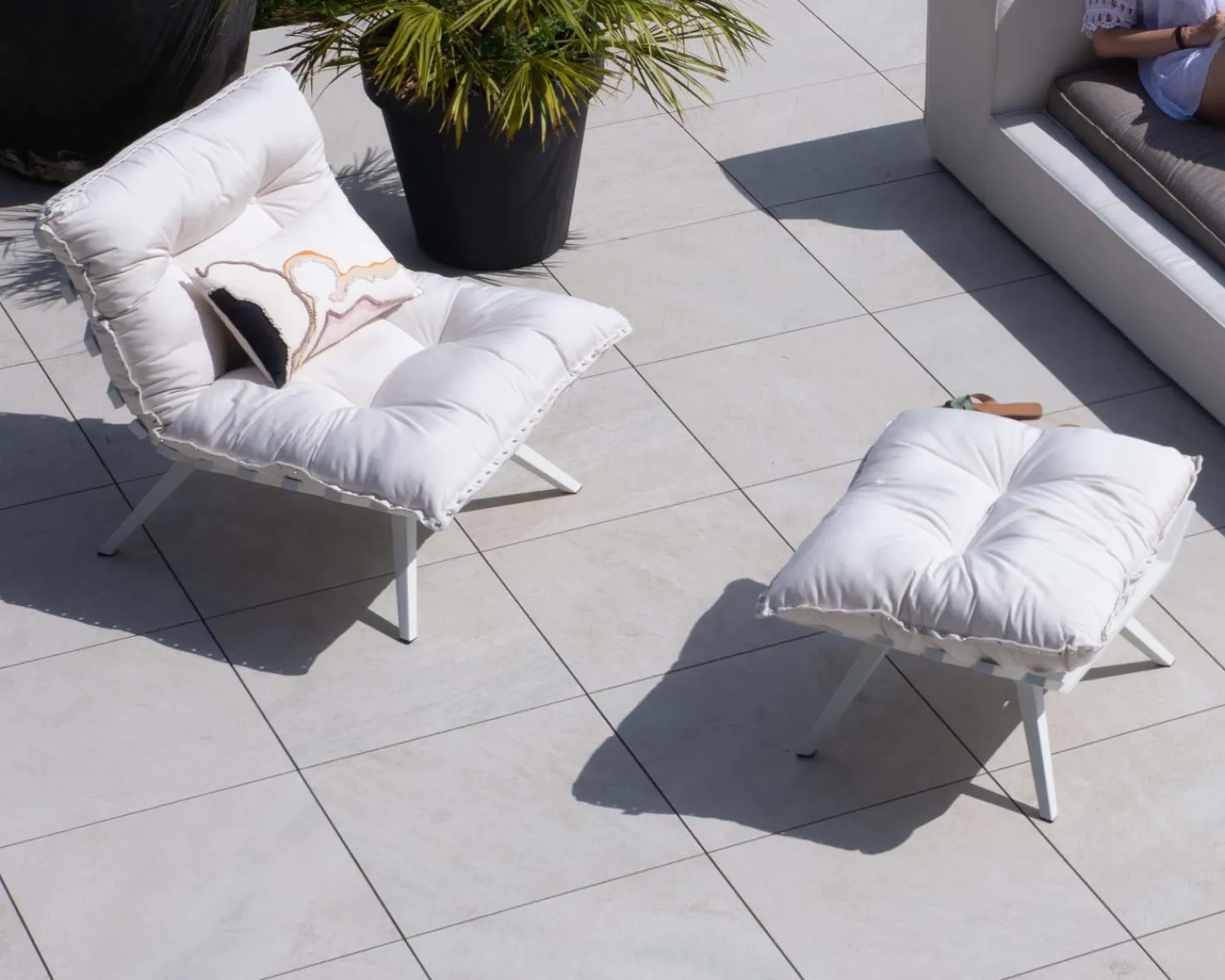 Meuble House Fauteuil d'extérieur blanc avec repose-pieds modulaire structure aluminium blanche "Lisca" Hot