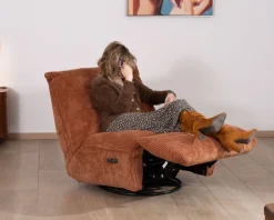 Meuble House Fauteuil enveloppant en velours côtelé terracotta 