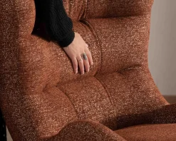 Meuble House Fauteuil enveloppant et pivotant esprit cocooning et rétro "Calista" en tissu bouclette terracotta