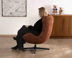 Meuble House Fauteuil enveloppant et pivotant esprit cocooning et rétro 