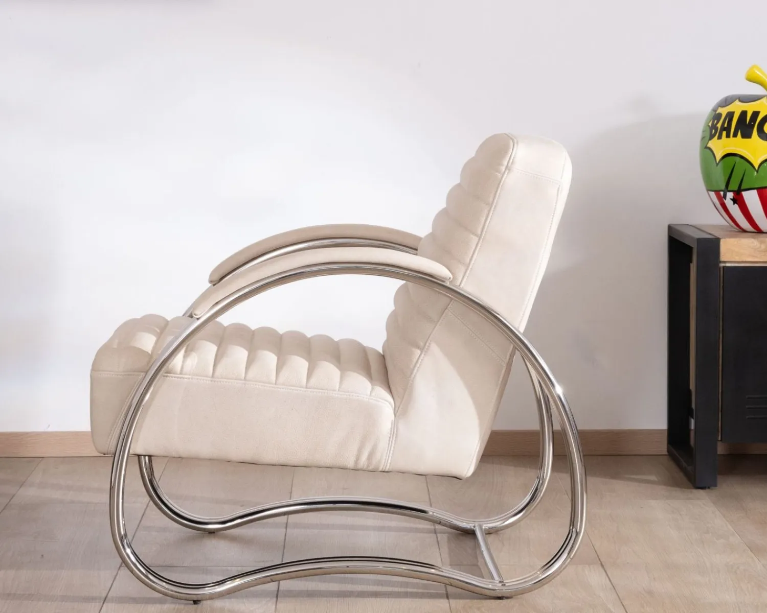 Meuble House Fauteuil lounge rétro en cuir blanc et acier inoxydable "AstroPop" Hot