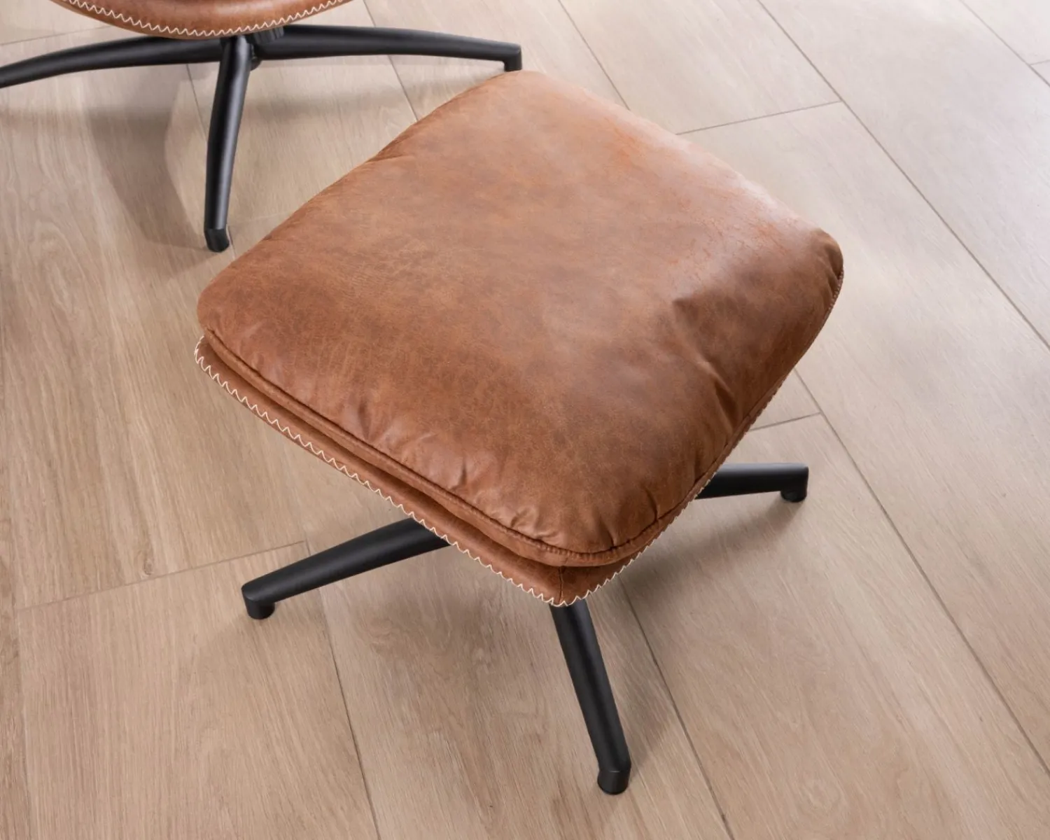Meuble House Fauteuil pivotant esprit rétro avec pouf en tissu microfibre coloris havane "Branson"
