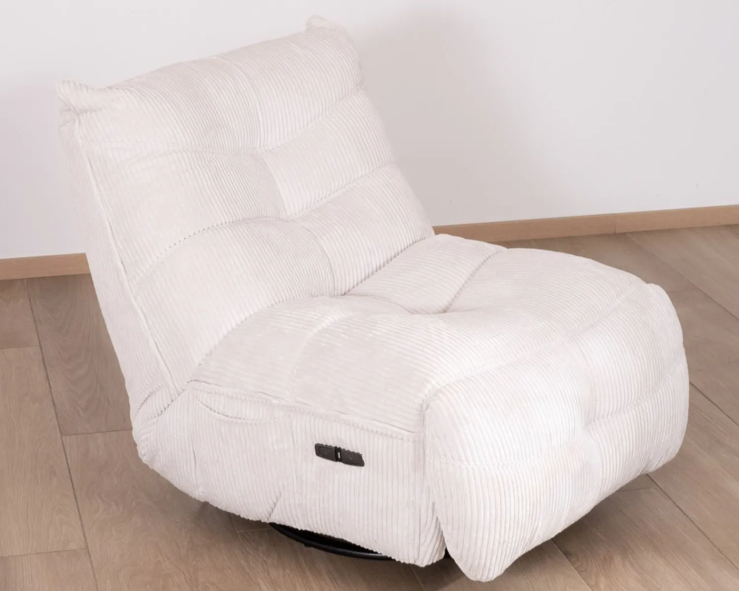 Meuble House Fauteuil pivotant et inclinable en velours côtelé écru "Cascada"