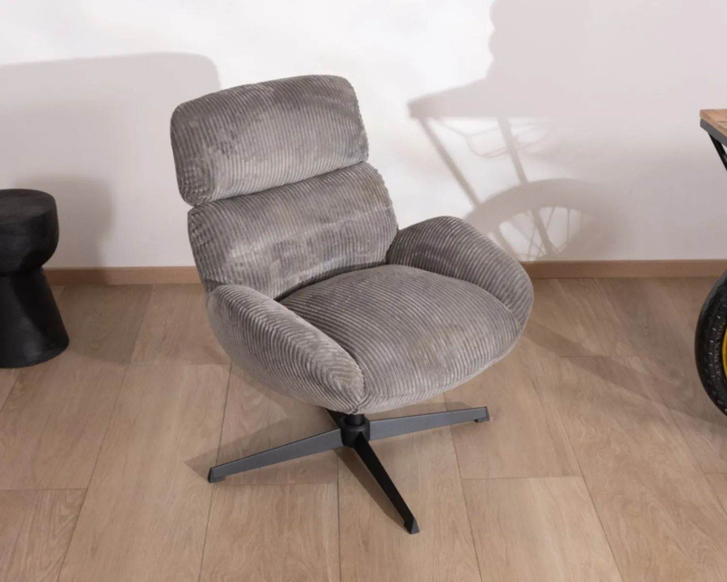 Meuble House Fauteuil rétro en tissu gris et pied pivotant en métal noir "Bissett" Clearance