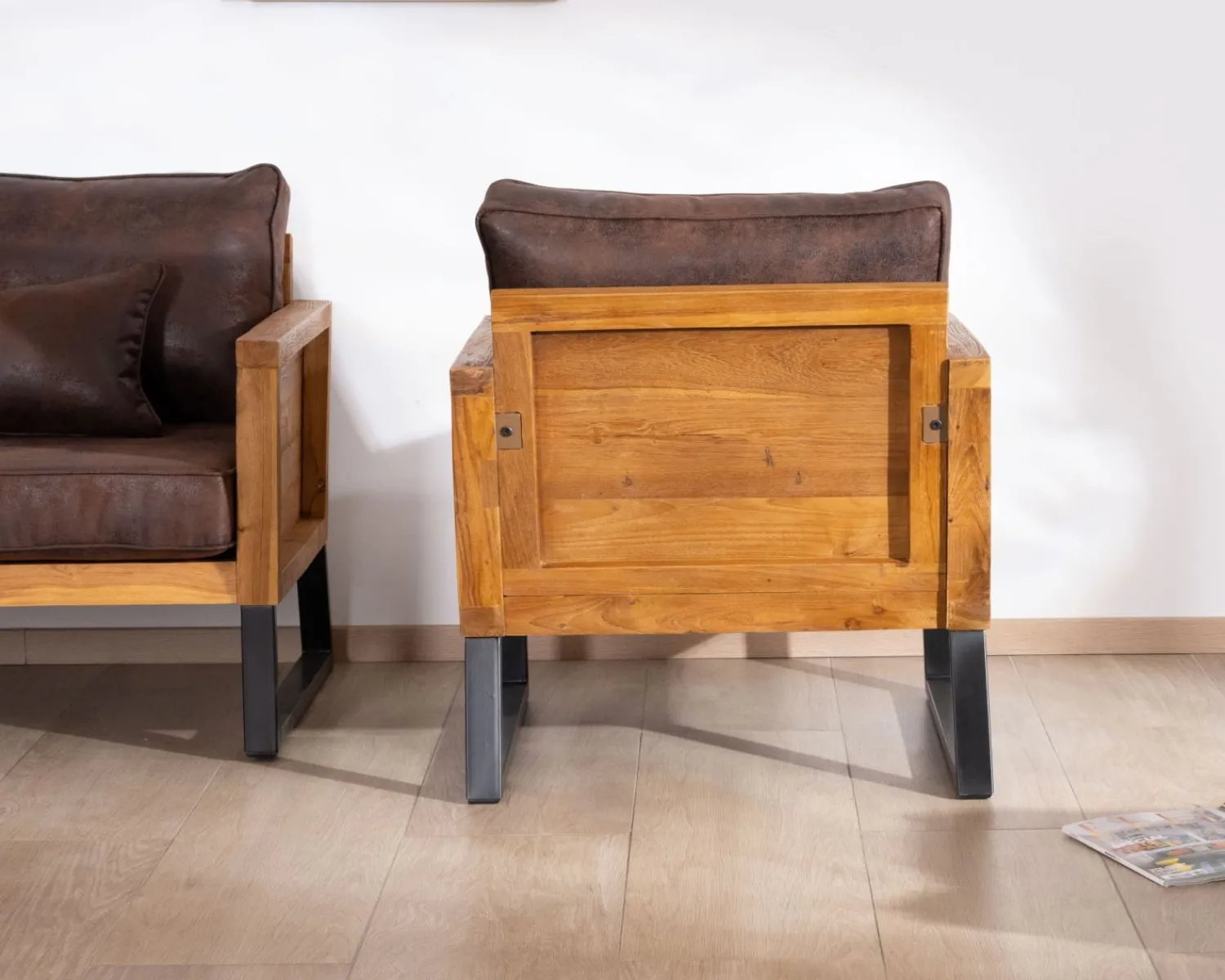 Meuble House Fauteuil style club en teck et tissu aspect cuir "Roster" Online