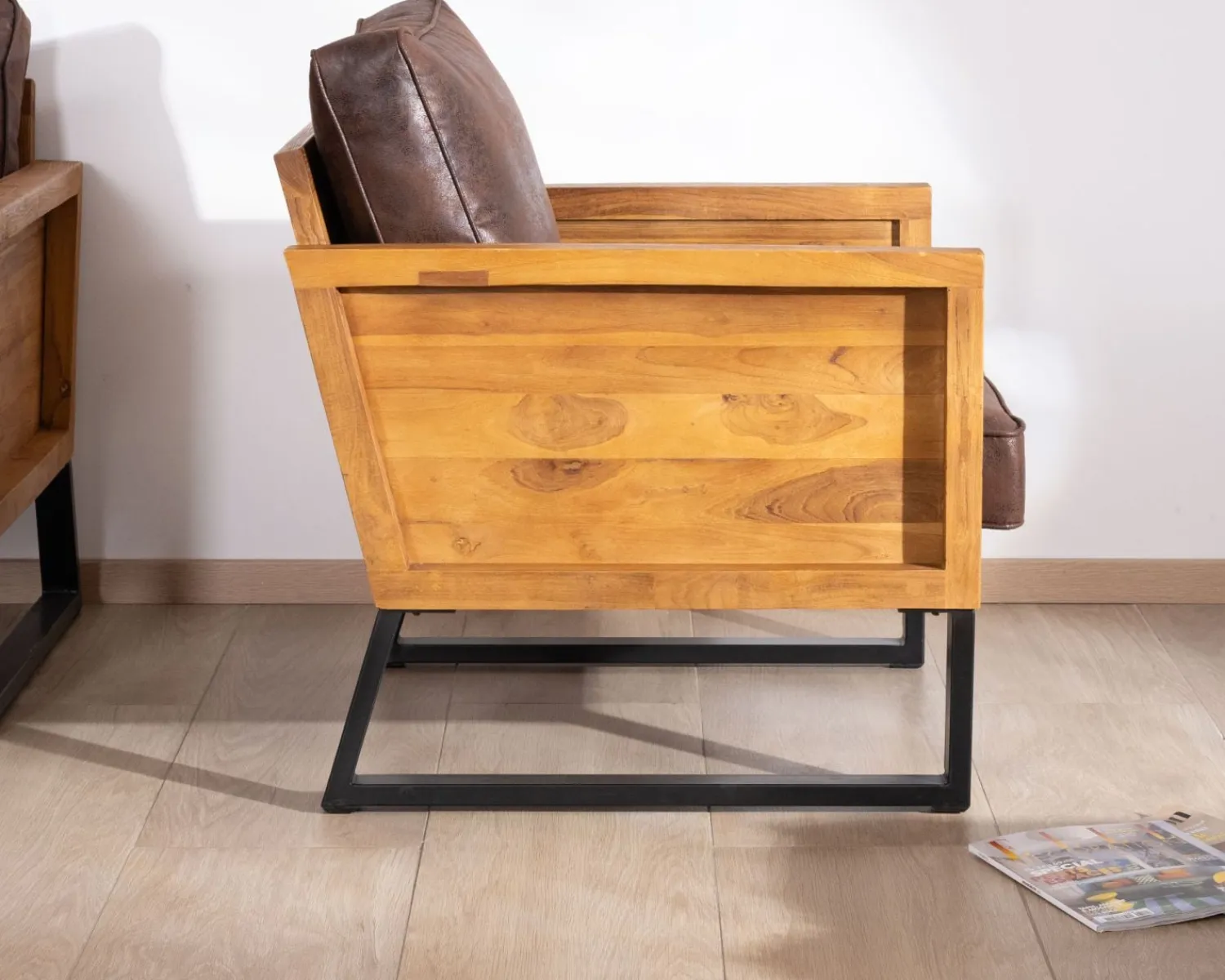 Meuble House Fauteuil style club en teck et tissu aspect cuir "Roster" Online