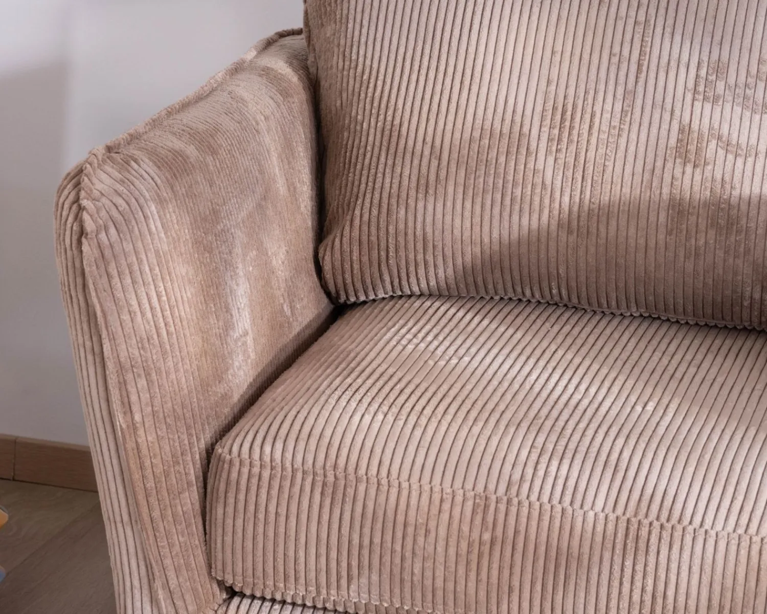 Meuble House Fauteuil ultra confort esprit scandinave en velours côtelé camel "Hasting" Online