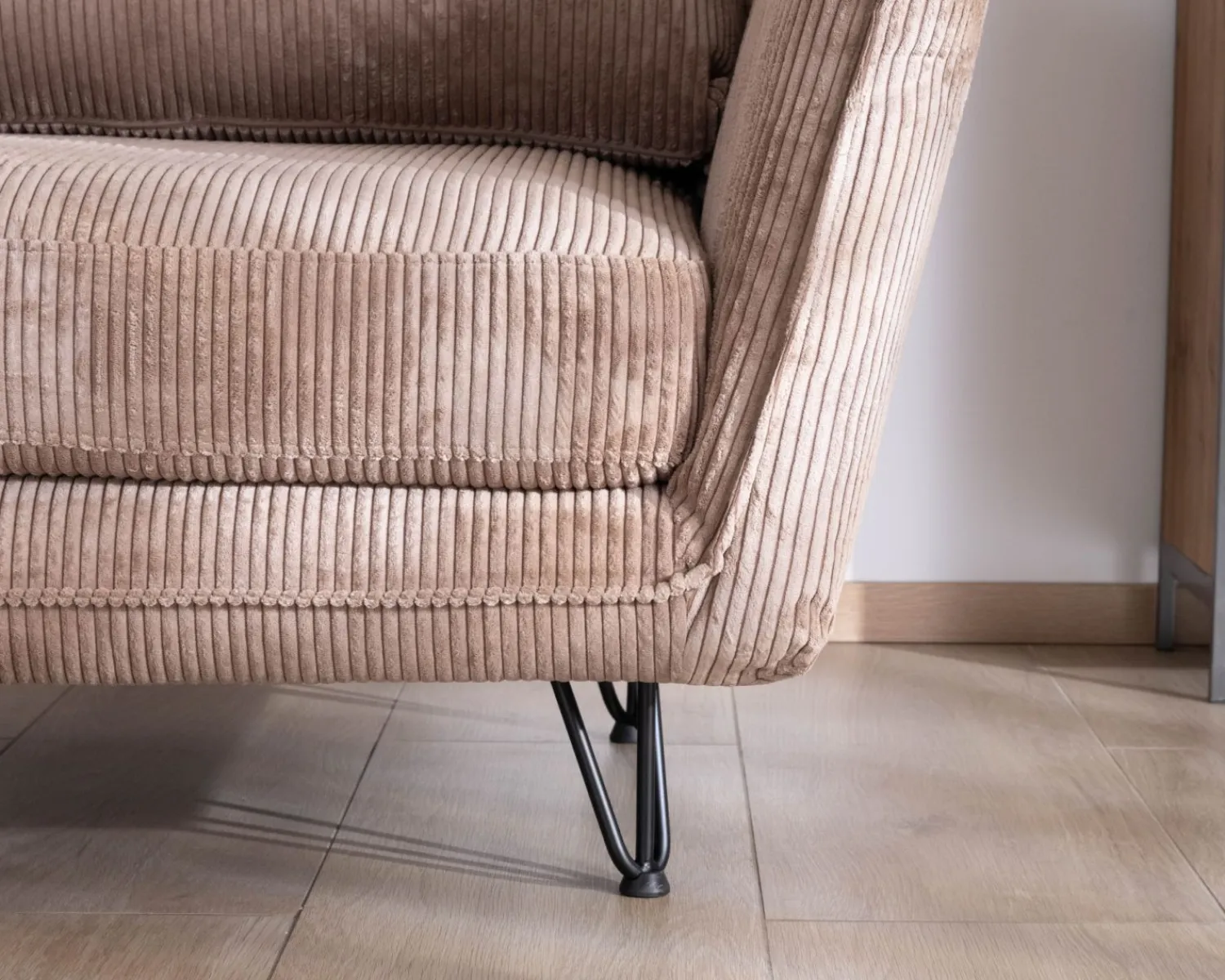 Meuble House Fauteuil ultra confort esprit scandinave en velours côtelé camel "Hasting" Online