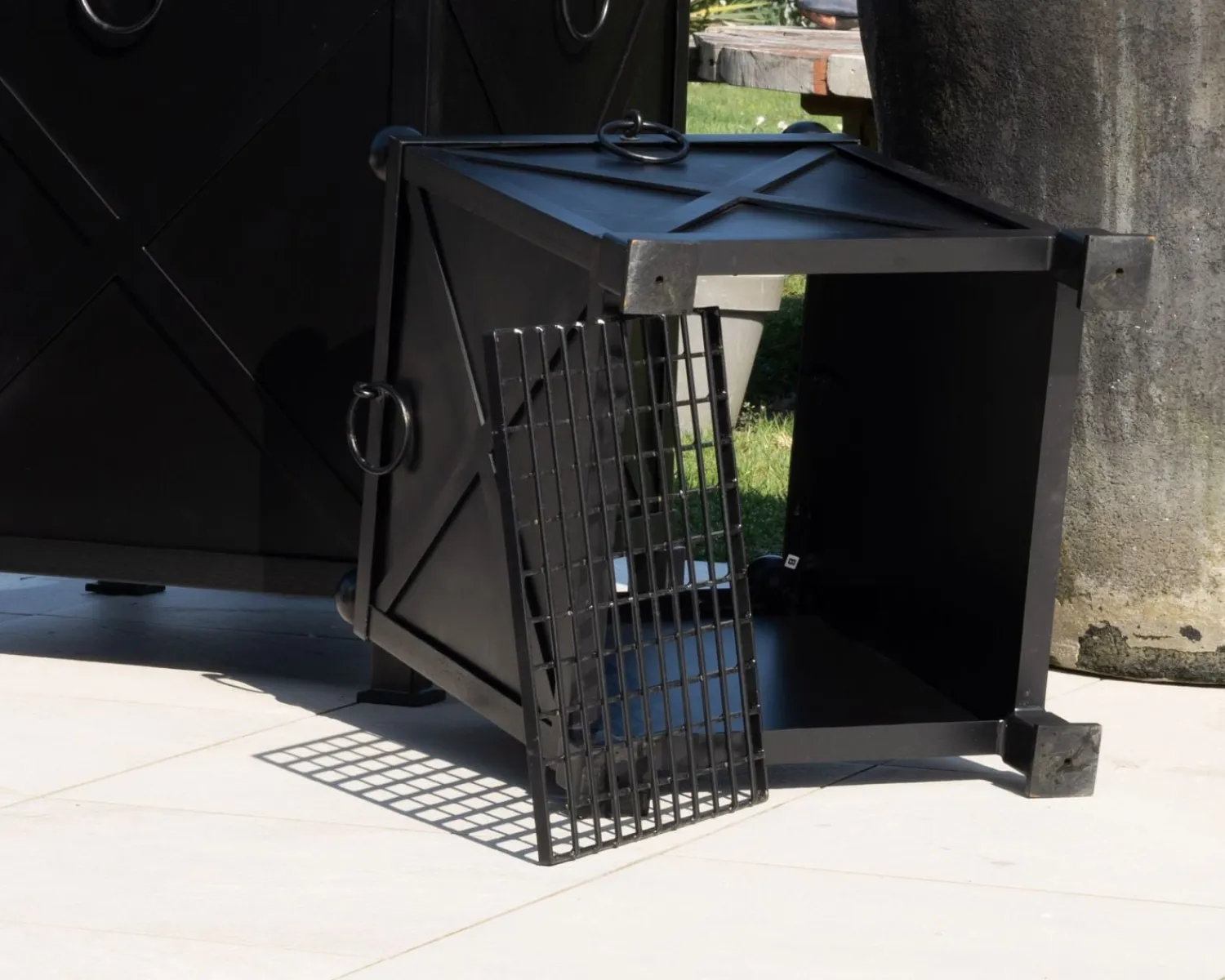 Meuble House Grand bac décoratif carré 75 cm pour plantations "Gardénia" en métal noir Discount