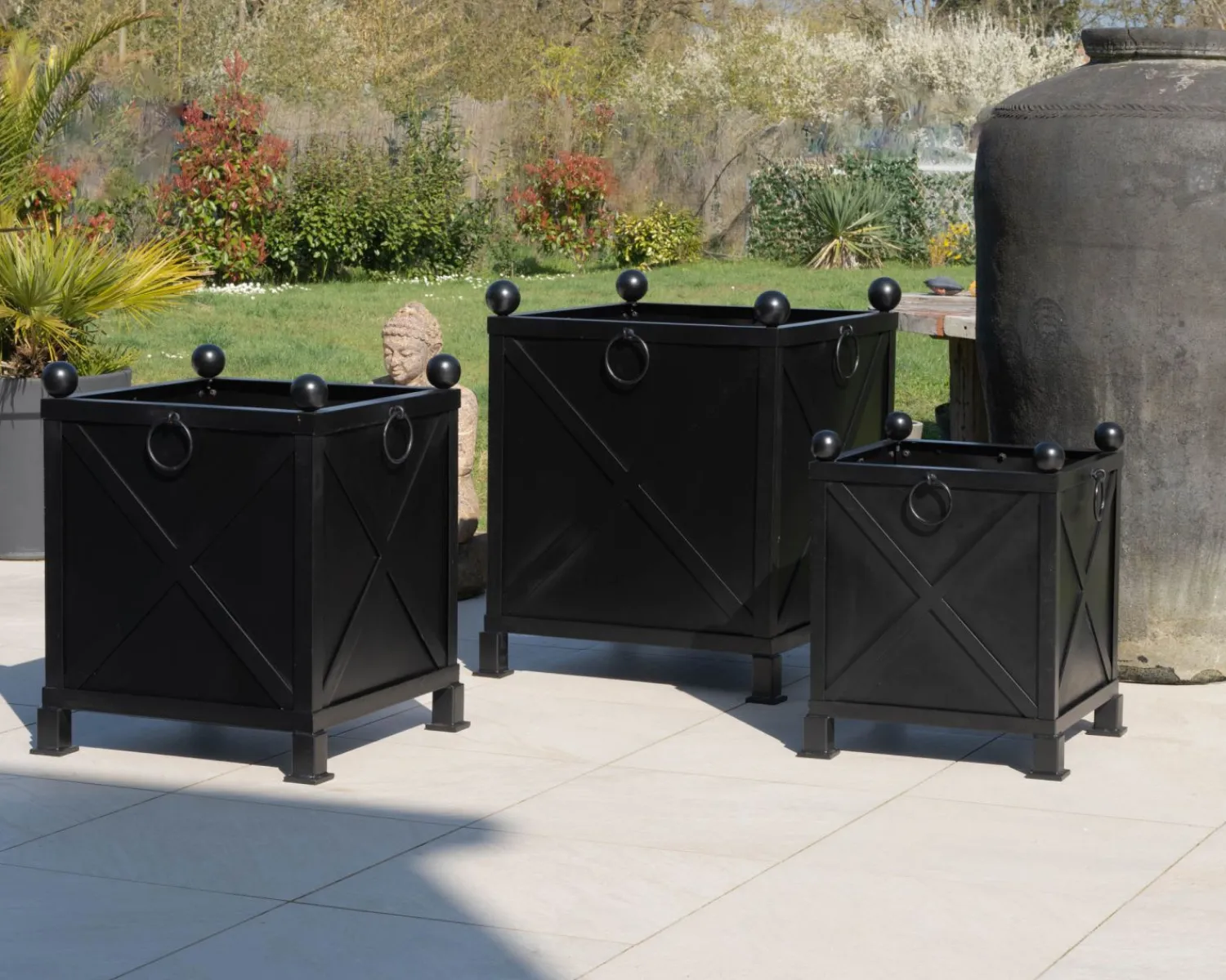 Meuble House Grand bac décoratif carré 75 cm pour plantations "Gardénia" en métal noir Discount