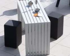 Meuble House Grande table de bar épurée en aluminium blanc 200cm 