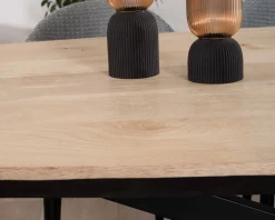 Meuble House Grande table de repas 300cm manguier massif finition sablée bords biseautés noirs et pieds étoile