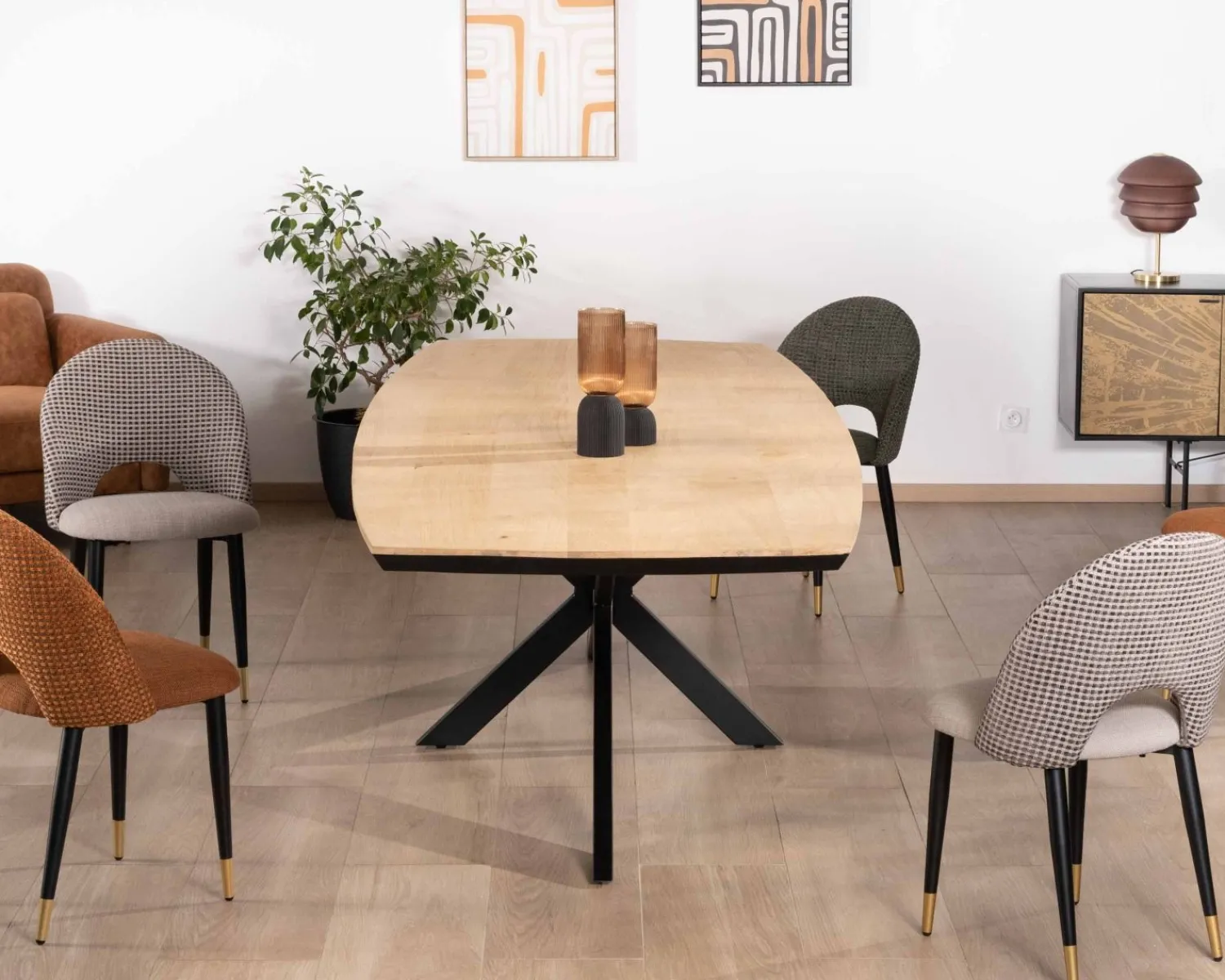 Meuble House Grande table de repas 300cm manguier massif finition sablée bords biseautés noirs et pieds étoile "Pise" Sale