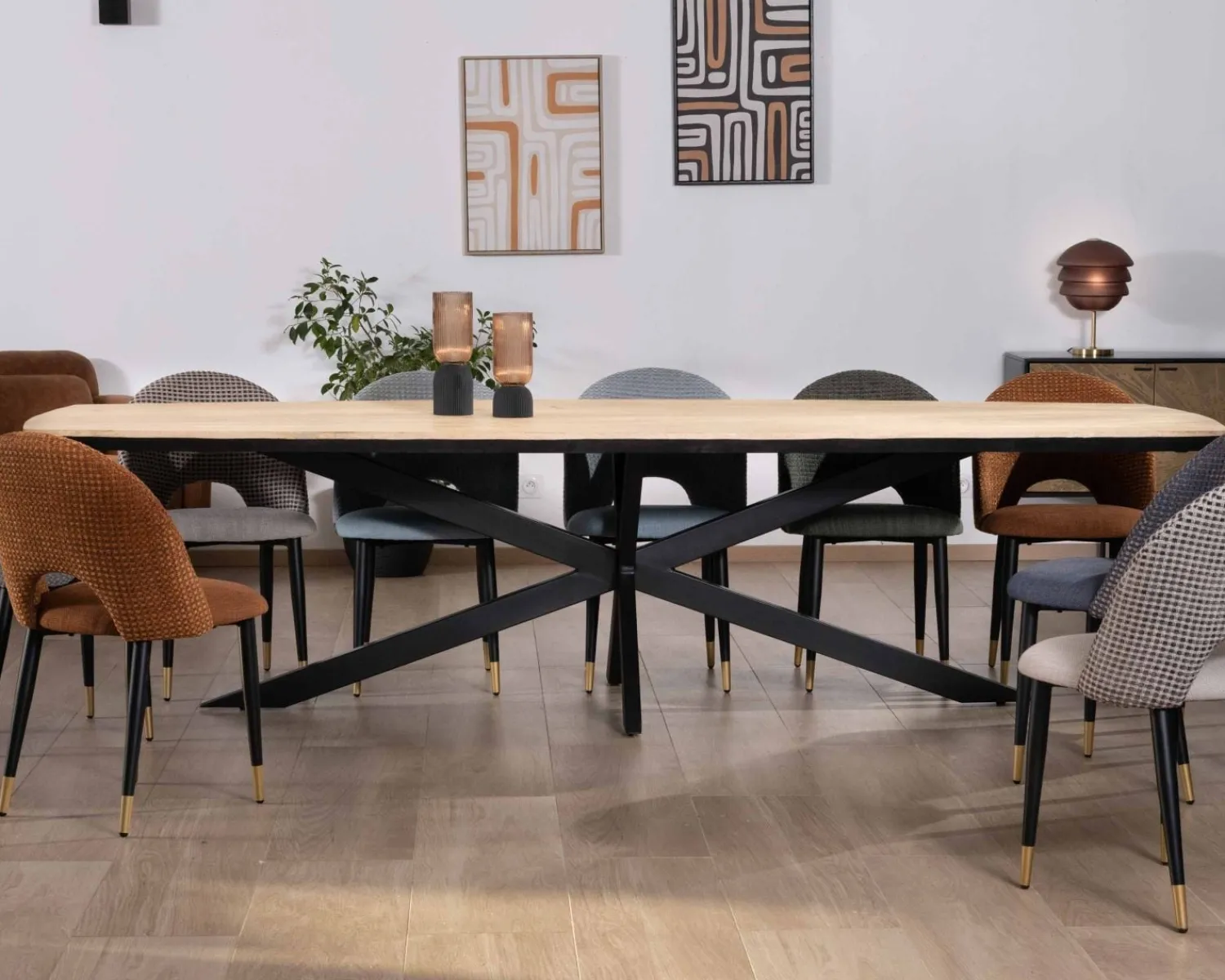 Meuble House Grande table de repas 300cm manguier massif finition sablée bords biseautés noirs et pieds étoile "Pise" Sale