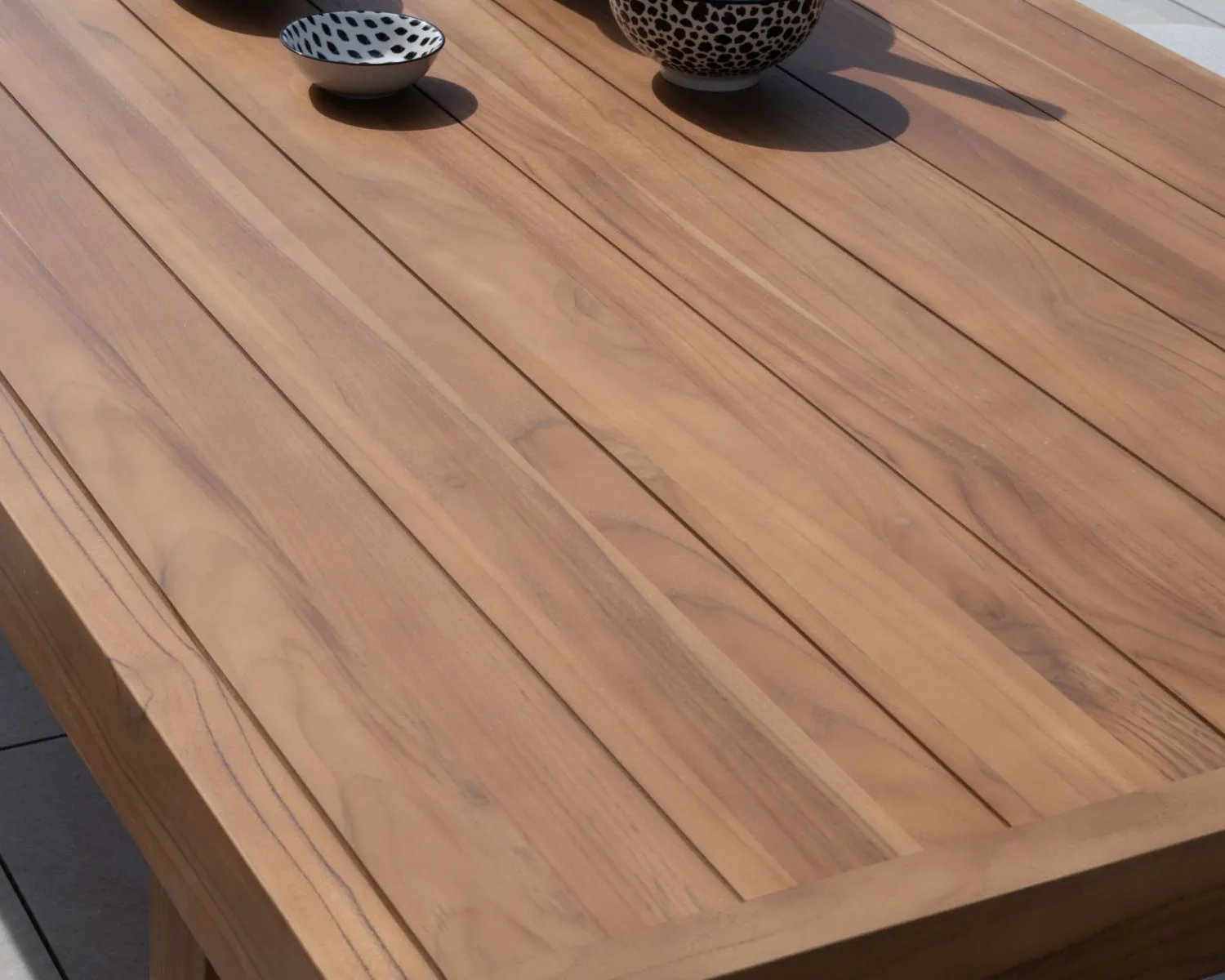 Meuble House Grande table de repas extérieure 240 cm en teck "Orchaise" finition naturelle New