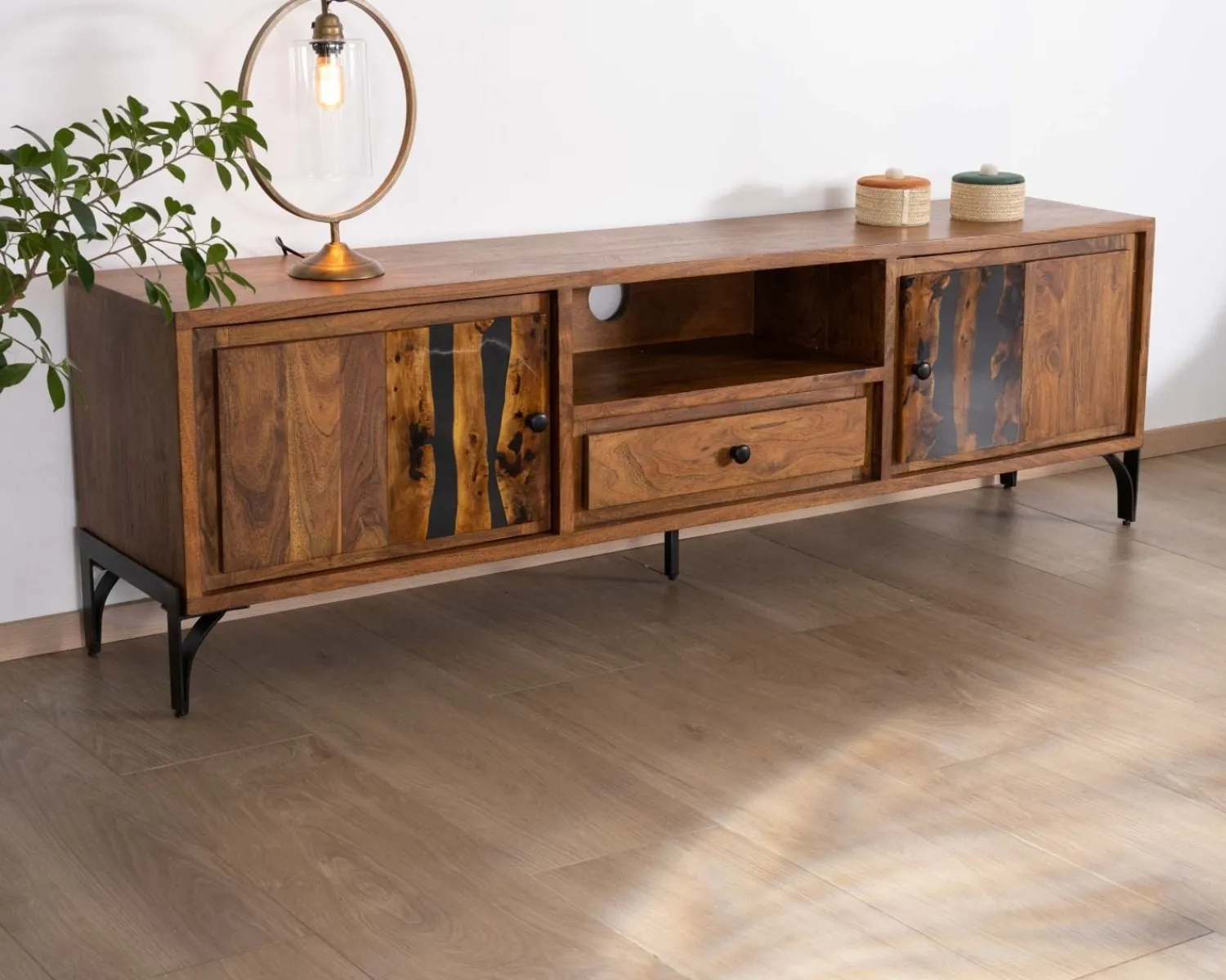 Meuble House Grand meuble TV 200cm style ethnique avec motif résine "Membatu" acacia massif et piètement métal Hot